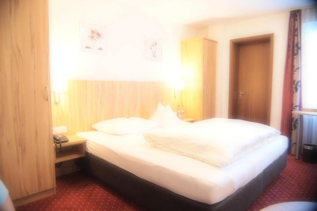 Hotel Am Bad Τούμπινγκεν Δωμάτιο φωτογραφία